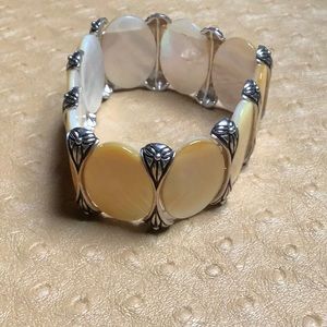 😍Mother of Pearl Stretch Bracelet😍